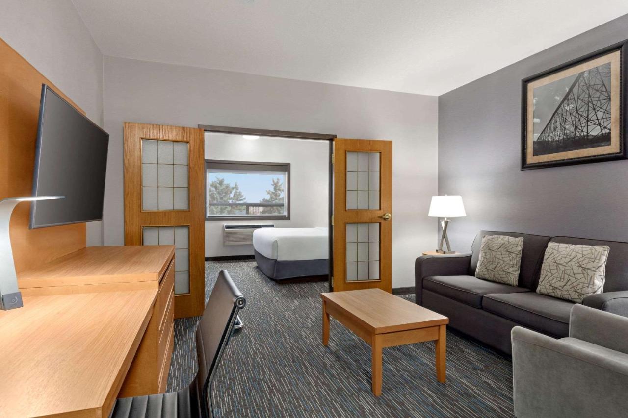 Wingate By Wyndham Lethbridge Hotell Exteriör bild
