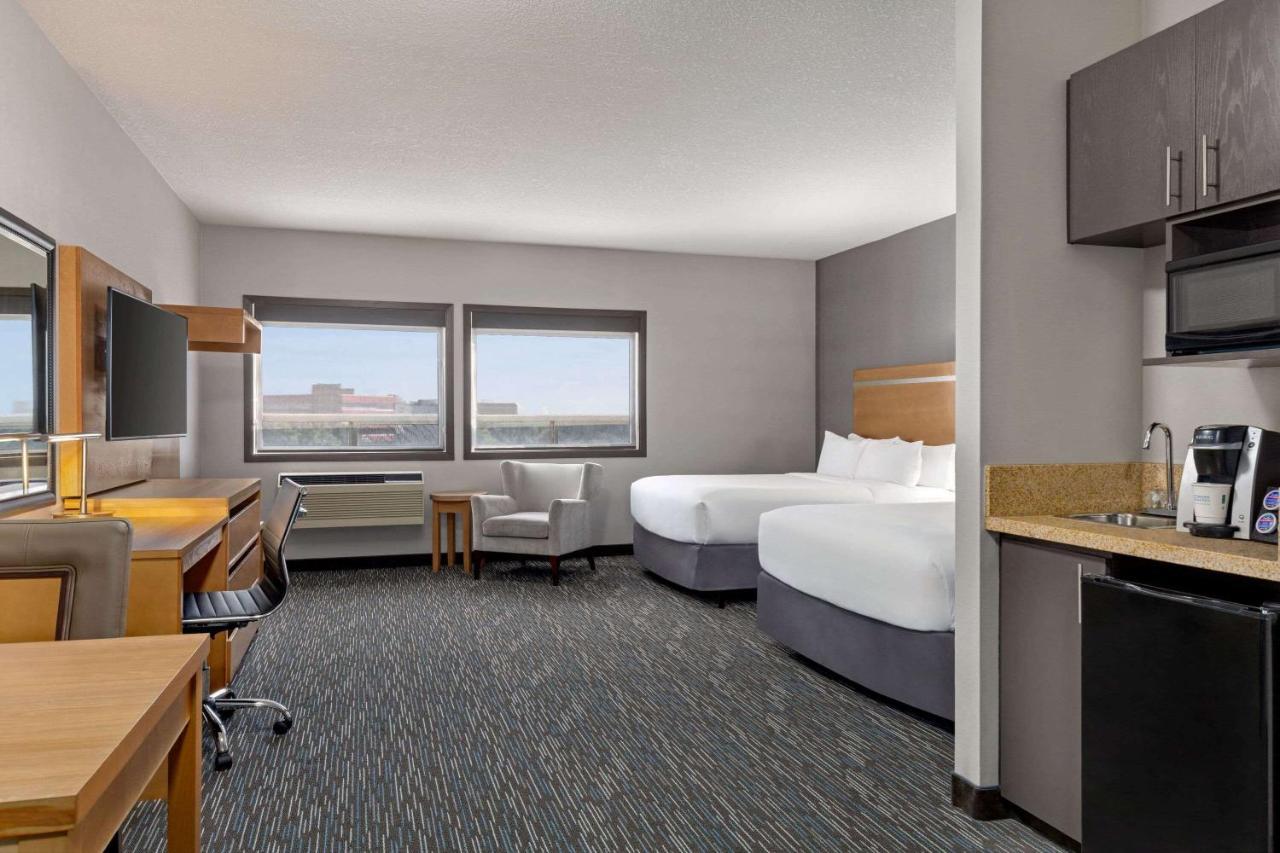 Wingate By Wyndham Lethbridge Hotell Exteriör bild
