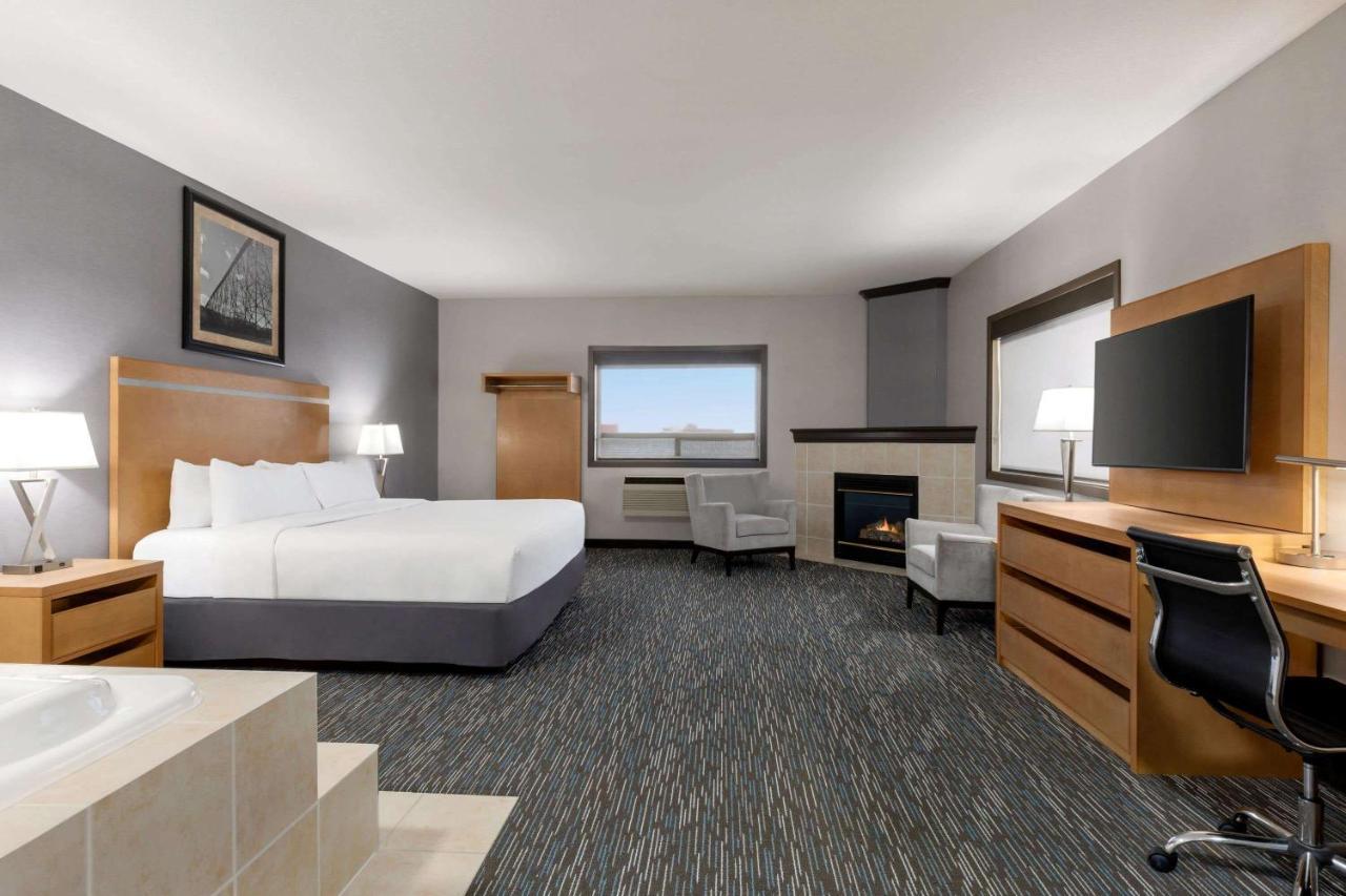 Wingate By Wyndham Lethbridge Hotell Exteriör bild