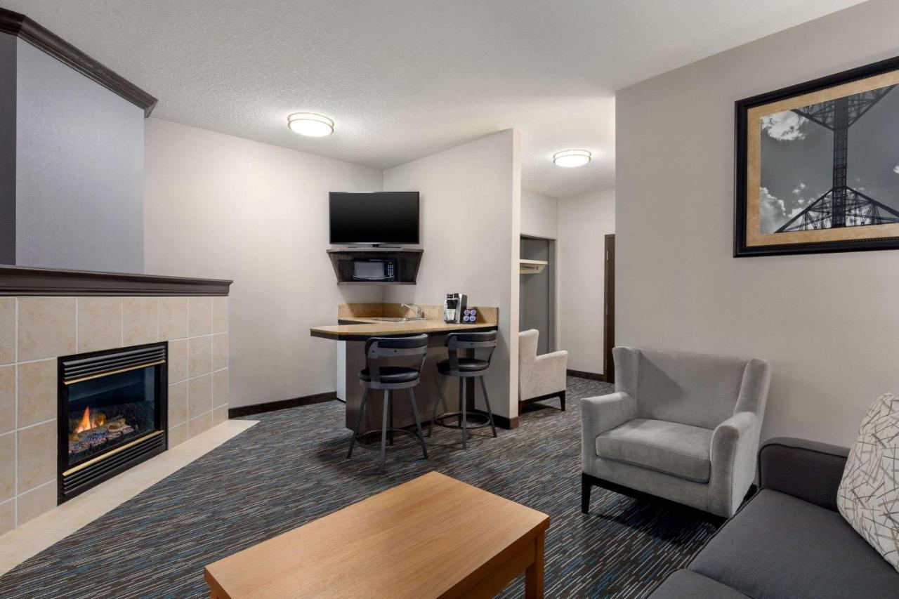 Wingate By Wyndham Lethbridge Hotell Exteriör bild