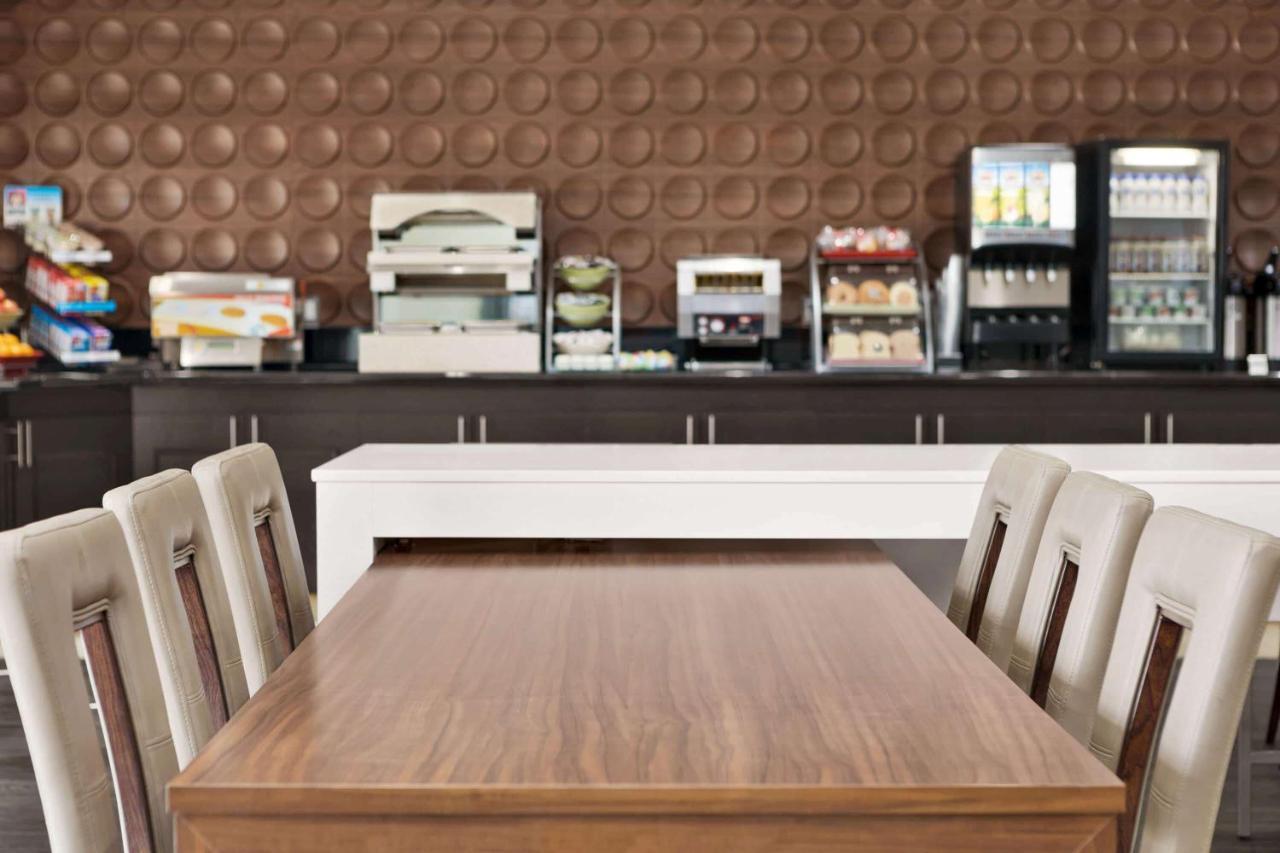 Wingate By Wyndham Lethbridge Hotell Exteriör bild