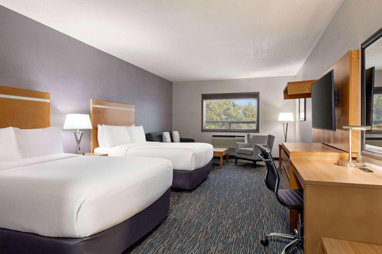 Wingate By Wyndham Lethbridge Hotell Exteriör bild