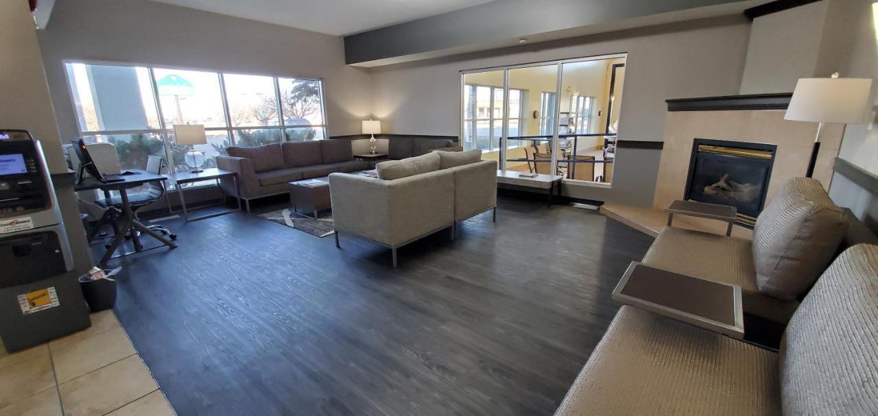 Wingate By Wyndham Lethbridge Hotell Exteriör bild