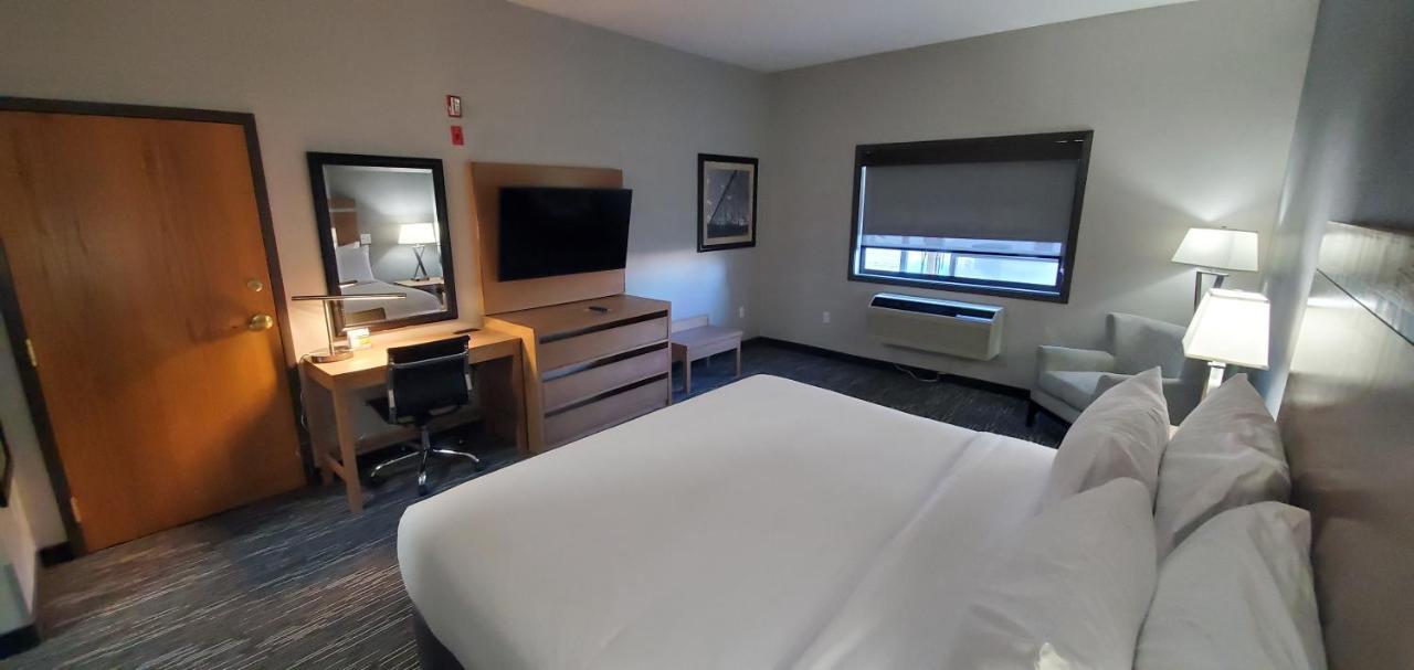Wingate By Wyndham Lethbridge Hotell Exteriör bild