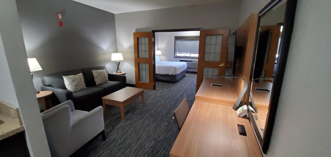 Wingate By Wyndham Lethbridge Hotell Exteriör bild