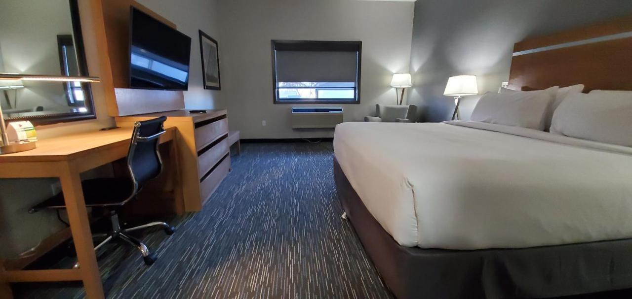 Wingate By Wyndham Lethbridge Hotell Exteriör bild