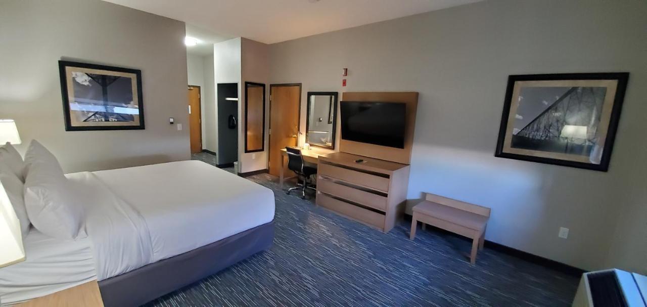 Wingate By Wyndham Lethbridge Hotell Exteriör bild