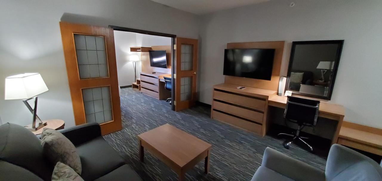 Wingate By Wyndham Lethbridge Hotell Exteriör bild