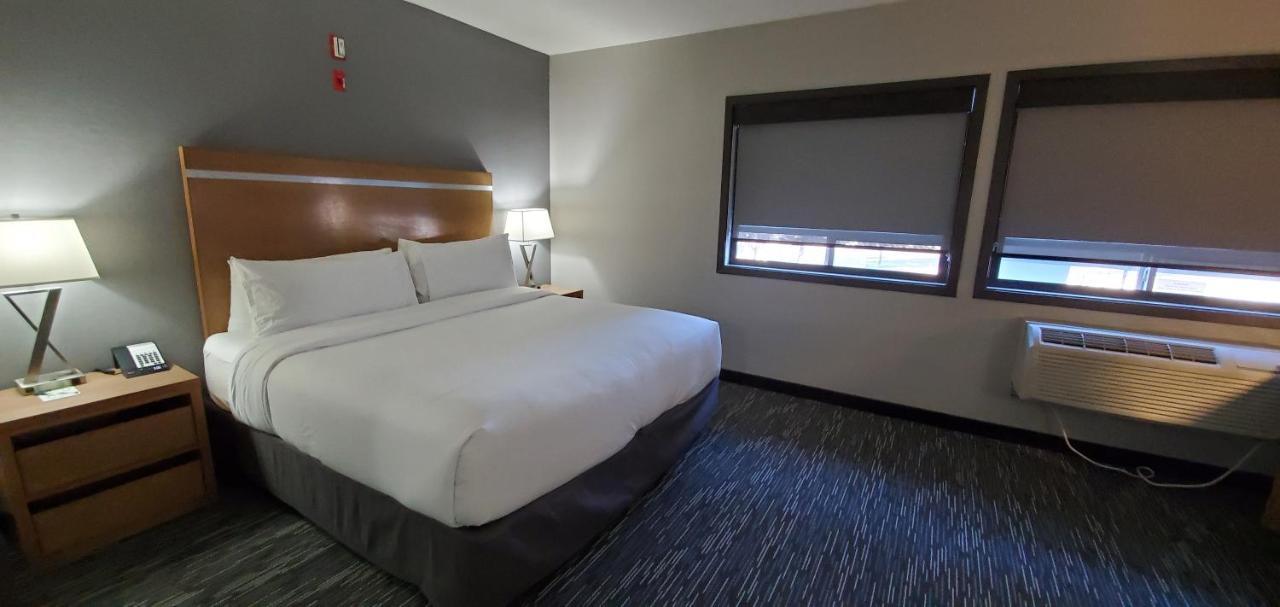 Wingate By Wyndham Lethbridge Hotell Exteriör bild