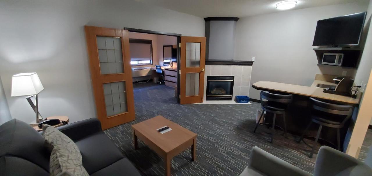 Wingate By Wyndham Lethbridge Hotell Exteriör bild