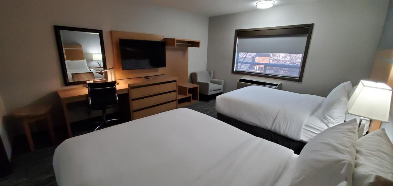 Wingate By Wyndham Lethbridge Hotell Exteriör bild