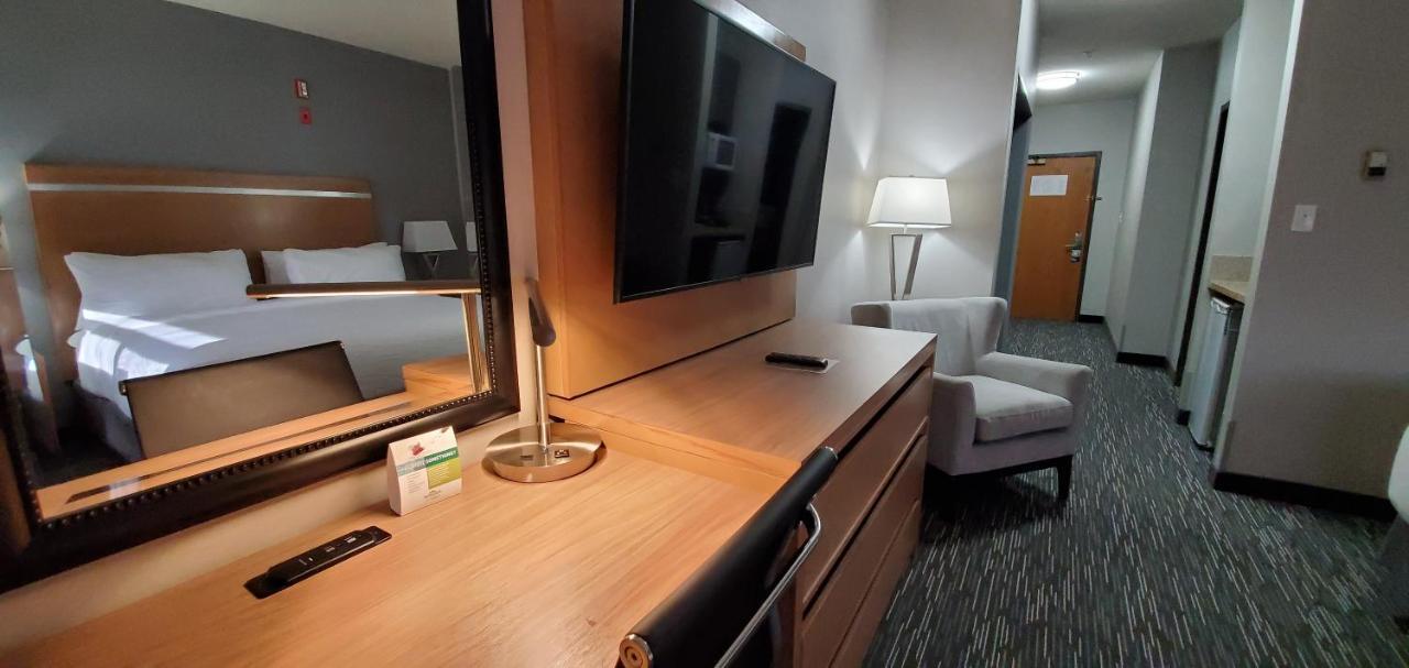 Wingate By Wyndham Lethbridge Hotell Exteriör bild