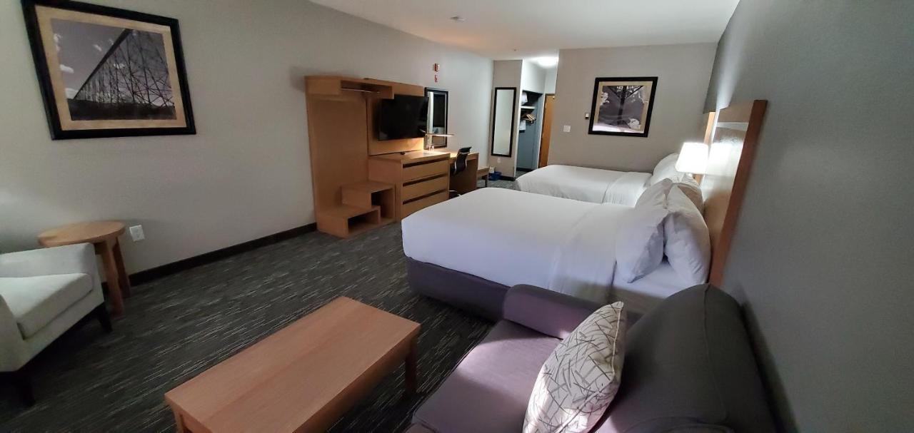 Wingate By Wyndham Lethbridge Hotell Exteriör bild