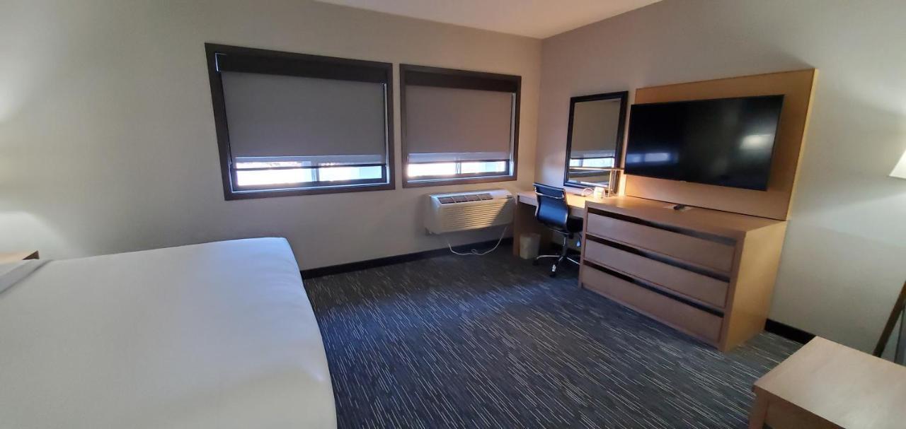 Wingate By Wyndham Lethbridge Hotell Exteriör bild