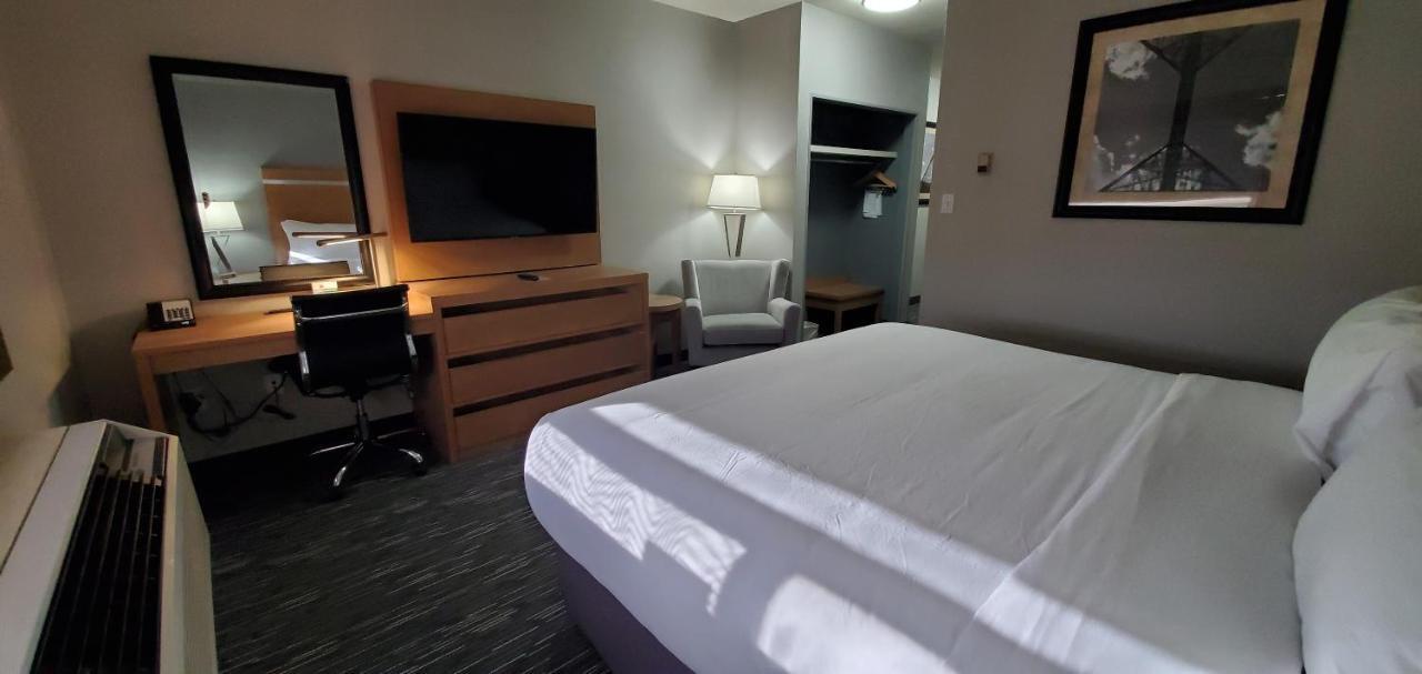 Wingate By Wyndham Lethbridge Hotell Exteriör bild