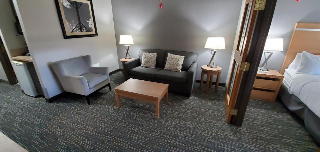 Wingate By Wyndham Lethbridge Hotell Exteriör bild