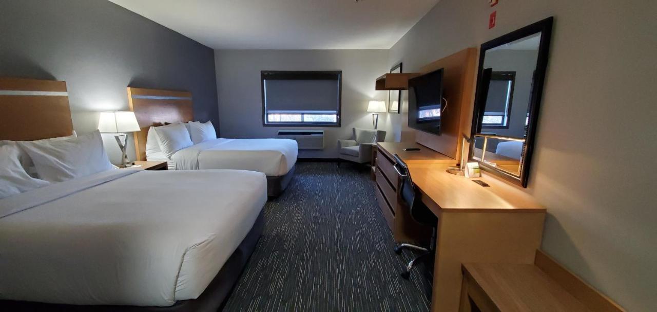 Wingate By Wyndham Lethbridge Hotell Exteriör bild