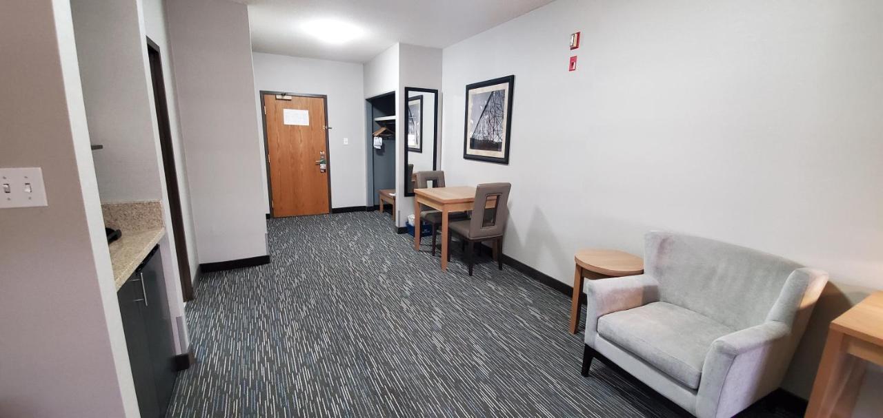 Wingate By Wyndham Lethbridge Hotell Exteriör bild