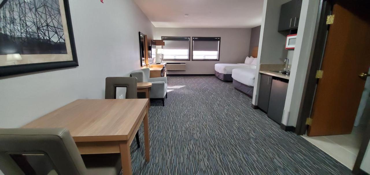 Wingate By Wyndham Lethbridge Hotell Exteriör bild