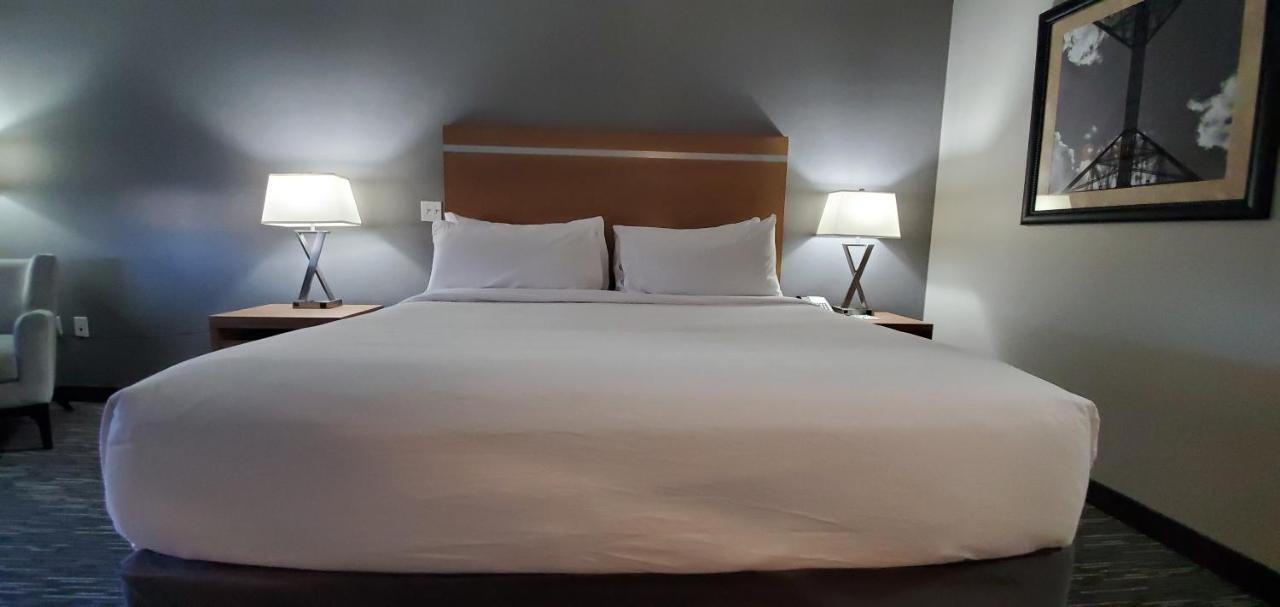Wingate By Wyndham Lethbridge Hotell Exteriör bild