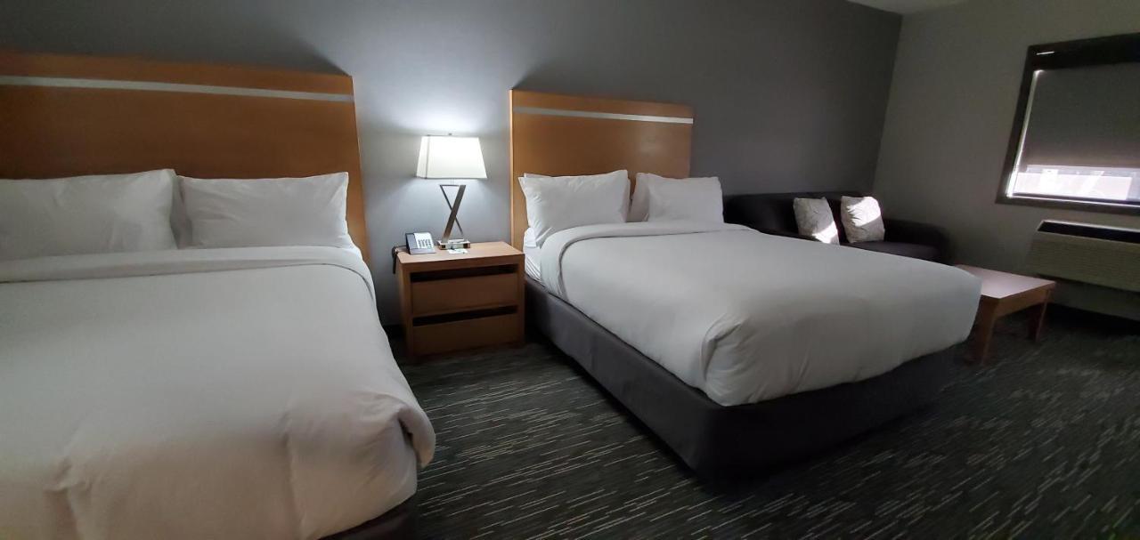 Wingate By Wyndham Lethbridge Hotell Exteriör bild