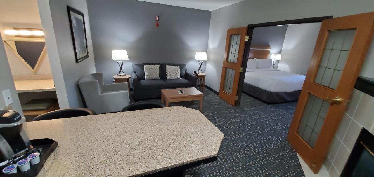 Wingate By Wyndham Lethbridge Hotell Exteriör bild