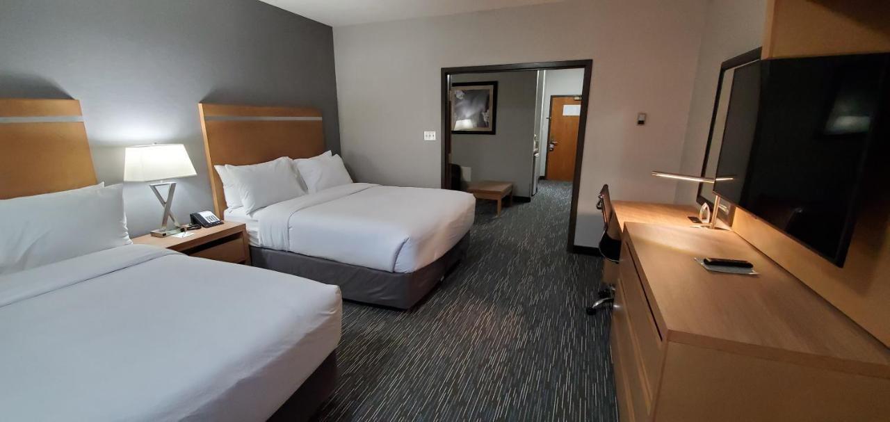 Wingate By Wyndham Lethbridge Hotell Exteriör bild