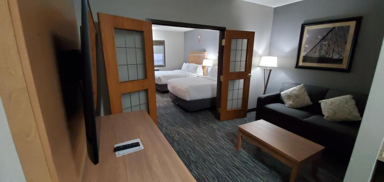 Wingate By Wyndham Lethbridge Hotell Exteriör bild